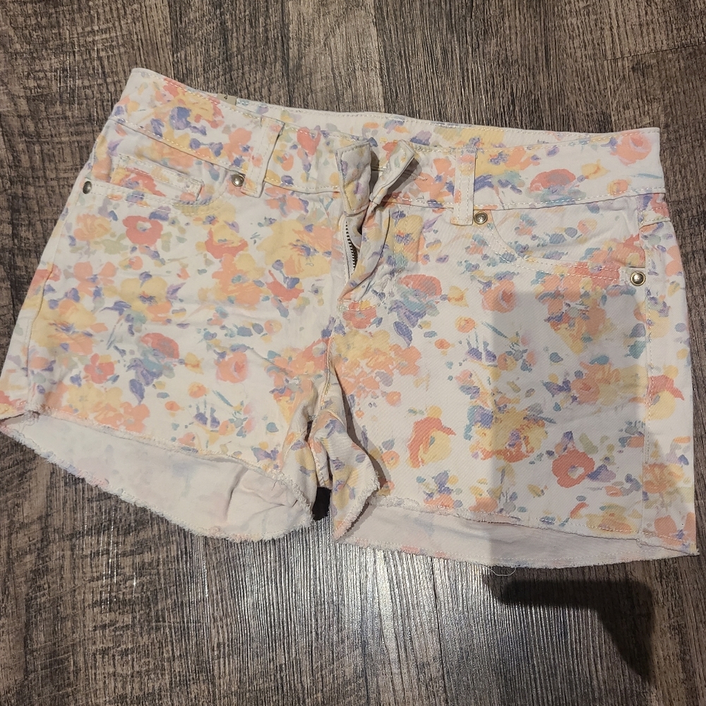 Wonen's Floral Shorts